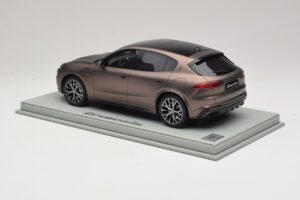 Maserati Grecale Бронзов BBR 1:18 P18220FMAS Смола — снимка 5 от 7