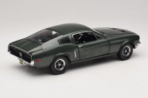 Ford Mustang GT Bullitt с Фигурка на Steve McQueen Greenlight 1:18 12885 Метал — снимка 3 от 8