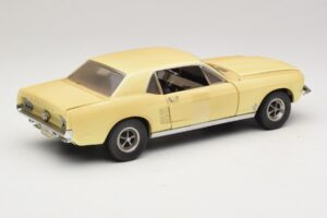 Ford Mustang Coupe Жълт The Walking Dead Greenlight 1:18 12958 Метал — снимка 3 от 8