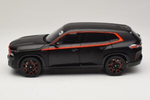 BMW XM G09 Matt Black Minichamps 1:18 110023301 Метал — снимка 4 от 8