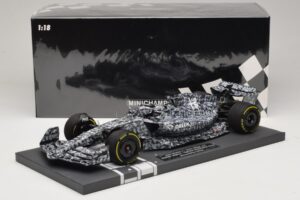 Alfa Romeo Orlen C42 R. Kubica Testing Barcelona 2022 Minichamps 1:18 117229988 Смола — снимка 7 от 7