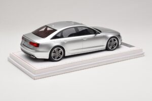 Audi S6 C7 Florett Silver Metallic IVY Merit 1:18 REMC038 Смола — снимка 3 от 7