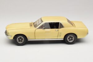 Ford Mustang Coupe Жълт The Walking Dead Greenlight 1:18 12958 Метал — снимка 4 от 8