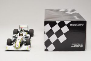 Brawn GP BGP001 #22 J. Button Singapore GP 2009 Minichamps 1:18 180090222 Смола — снимка 6 от 7