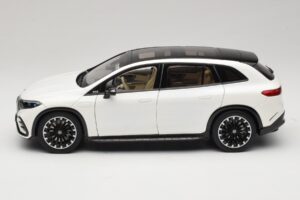 Mercedes EQS SUV X296 Manufaktur Diamond White NZG 1:18 B66960590 Метал — снимка 4 от 8