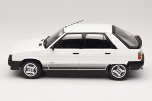 Renault 11 Turbo Бял MCG 1:18 MCG18589 Метал — снимка 3 от 6