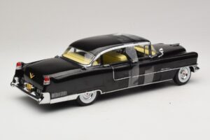 Cadillac Fleetwood Series 60 The Godfather Greenlight 1:18 12949 Метал — снимка 2 от 6