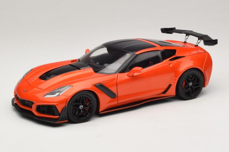 Chevrolet Corvette C7 ZR1 Червен IXO 1:18 U18RDC001-FO Метал