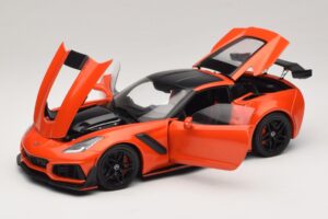 Chevrolet Corvette C7 ZR1 Червен IXO 1:18 U18RDC001-FO Метал — снимка 2 от 8