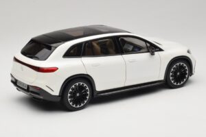 Mercedes EQS SUV X296 Manufaktur Diamond White NZG 1:18 B66960590 Метал — снимка 3 от 8