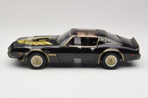 Pontiac Firebird Trans Am Kill Bill Movie Greenlight 1:18 12951 Метал — снимка 3 от 6