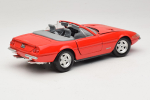 Ferrari 365 GTS/4 Spider Червен Techno Giodi 1:18 40028-P1 Метал — снимка 3 от 8