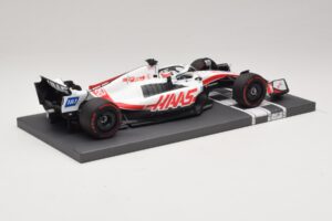 Haas VF-22 K. Magnussen Pole Position Brazilian GP 2022 Minichamps 1:18 117222120 Смола — снимка 2 от 7