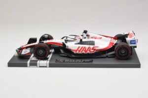 Haas VF-22 K. Magnussen Pole Position Brazilian GP 2022 Minichamps 1:18 117222120 Смола — снимка 3 от 7