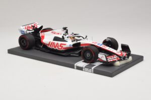 Haas VF-22 K. Magnussen Pole Position Brazilian GP 2022 Minichamps 1:18 117222120 Смола — снимка 4 от 7