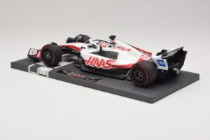 Haas VF-22 K. Magnussen Pole Position Brazilian GP 2022 Minichamps 1:18 117222120 Смола — снимка 5 от 7