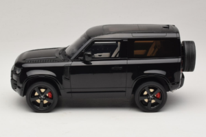 Land Rover Defender 90 L663 P400 X-Dynamic HSE Santorini Black GT Spirit 1:18 GT992 Смола — снимка 3 от 6