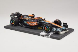 McLaren MCL36 #3 D. Ricciardo Abu Dhabi GP 2022 Minichamps 1:18 537224003 Смола — снимка 4 от 7