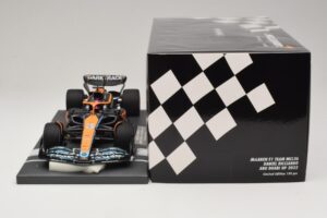McLaren MCL36 #3 D. Ricciardo Abu Dhabi GP 2022 Minichamps 1:18 537224003 Смола — снимка 6 от 7