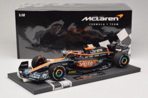 McLaren MCL36 #3 D. Ricciardo Abu Dhabi GP 2022 Minichamps 1:18 537224003 Смола — снимка 7 от 7