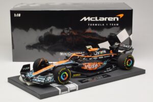 McLaren MCL36 #4 L. Norris Abu Dhabi GP 2022 Minichamps 1:18 537224004 Смола — снимка 6 от 7
