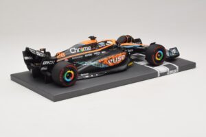 McLaren MCL36 O. Piastri Abu Dhabi Test 2022 Minichamps 1:18 537221828 Смола — снимка 2 от 7