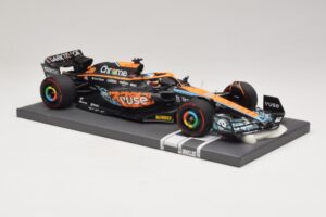 McLaren MCL36 O. Piastri Abu Dhabi Test 2022 Minichamps 1:18 537221828 Смола — снимка 4 от 7