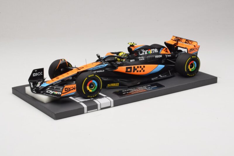 McLaren MCL60 #4 L. Norris 2nd Place Hungarian GP 2023 Minichamps 1:18 537233004 Смола