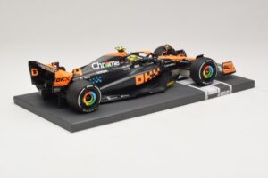 McLaren MCL60 #4 L. Norris 2nd Place Japanese GP 2023 Minichamps 1:18 537233504 Смола — снимка 2 от 7