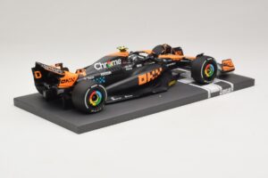 McLaren MCL60 #4 L. Norris 2nd Place Singapore GP 2023 Minichamps 1:18 537233404 Смола — снимка 2 от 7