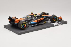 McLaren MCL60 #4 L. Norris Australian GP 2023 Minichamps 1:18 537232104 Смола — снимка 2 от 7