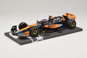 McLaren MCL60 #81 O. Piastri Hungarian GP 2023 Minichamps 1:18 537233081 Смола