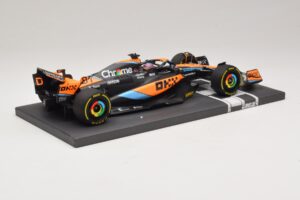 McLaren MCL60 #81 O. Piastri Hungarian GP 2023 Minichamps 1:18 537233081 Смола — снимка 2 от 7