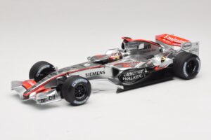 McLaren MP4/21 #3 K. Raikkonen 2006 Minichamps 1:18 530061803 Смола