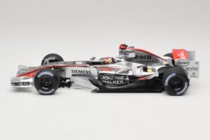 McLaren MP4/21 #3 K. Raikkonen 2006 Minichamps 1:18 530061803 Смола — снимка 3 от 7