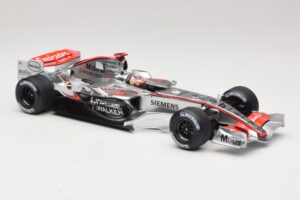 McLaren MP4/21 #3 K. Raikkonen 2006 Minichamps 1:18 530061803 Смола — снимка 4 от 7