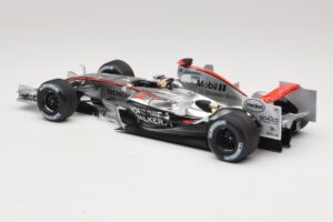 McLaren MP4/21 #3 K. Raikkonen 2006 Minichamps 1:18 530061803 Смола — снимка 5 от 7