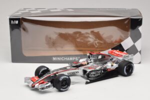 McLaren MP4/21 #3 K. Raikkonen 2006 Minichamps 1:18 530061803 Смола — снимка 7 от 7