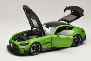 Mercedes AMG GT Black Series C190 Matt Green Metallic Minichamps 1:18 110032022 Метал — снимка 2 от 8