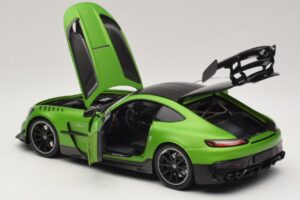 Mercedes AMG GT Black Series C190 Matt Green Metallic Minichamps 1:18 110032022 Метал — снимка 5 от 8