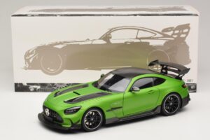 Mercedes AMG GT Black Series C190 Matt Green Metallic Minichamps 1:18 110032022 Метал — снимка 8 от 8