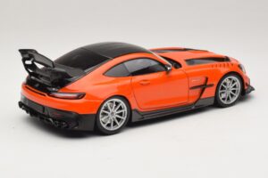 Mercedes AMG GT Black Series C190 Оранжев със Сребърни Джанти Minichamps 1:18 110032024 Метал — снимка 3 от 8