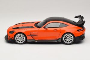 Mercedes AMG GT Black Series C190 Оранжев със Сребърни Джанти Minichamps 1:18 110032024 Метал — снимка 4 от 8