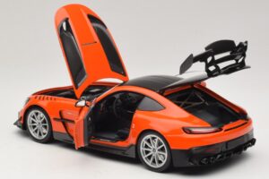 Mercedes AMG GT Black Series C190 Оранжев със Сребърни Джанти Minichamps 1:18 110032024 Метал — снимка 5 от 8