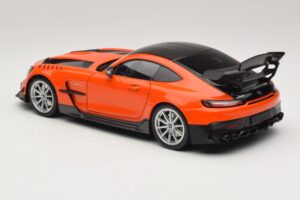 Mercedes AMG GT Black Series C190 Оранжев със Сребърни Джанти Minichamps 1:18 110032024 Метал — снимка 7 от 8