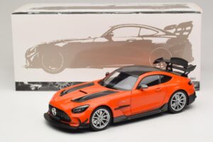 Mercedes AMG GT Black Series C190 Оранжев със Сребърни Джанти Minichamps 1:18 110032024 Метал — снимка 8 от 8