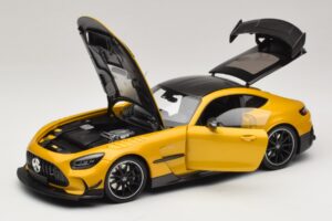 Mercedes AMG GT Black Series C190 Solarbeam Yellow Metallic Minichamps 1:18 110032021 Метал — снимка 2 от 8