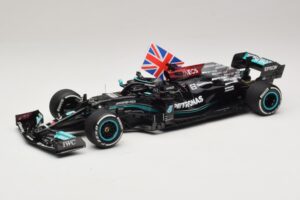 Mercedes AMG Petronas W12 E Performance L. Hamilton Winner British GP 2021 Minichamps 1:18 110211144 Смола
