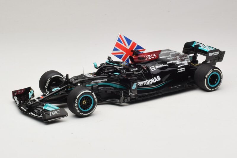 Mercedes AMG Petronas W12 E Performance L. Hamilton Winner British GP 2021 Minichamps 1:18 110211144 Смола