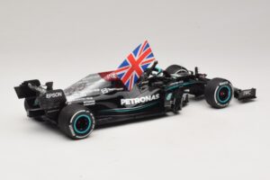 Mercedes AMG Petronas W12 E Performance L. Hamilton Winner British GP 2021 Minichamps 1:18 110211144 Смола — снимка 2 от 7